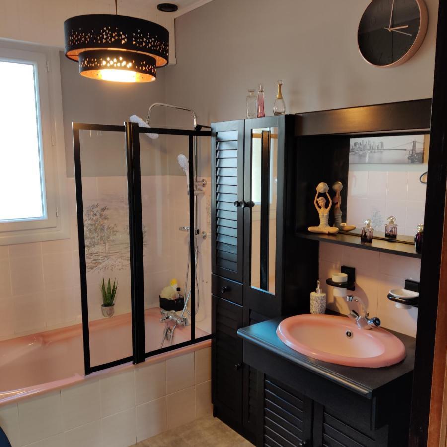 Coup De Coeur Assure ! Calm Comme A La Maison ! Maison Spacieuse Avec Grande Terrasse Pour 2 A 5 Personnes Proximite Granville Et Mer Avec Wifi Et Parking Gratuits エクステリア 写真