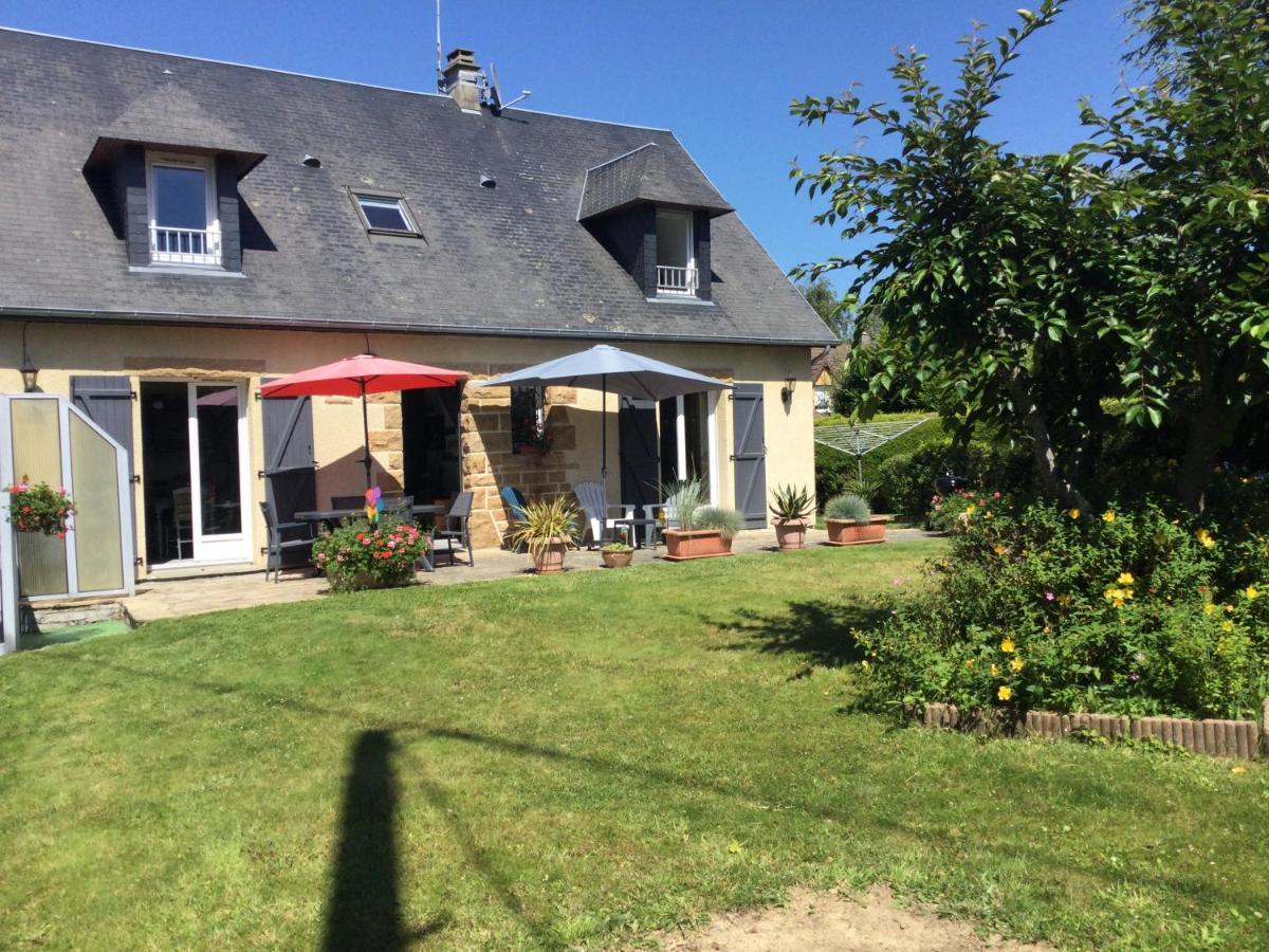 Coup De Coeur Assure ! Calm Comme A La Maison ! Maison Spacieuse Avec Grande Terrasse Pour 2 A 5 Personnes Proximite Granville Et Mer Avec Wifi Et Parking Gratuits エクステリア 写真